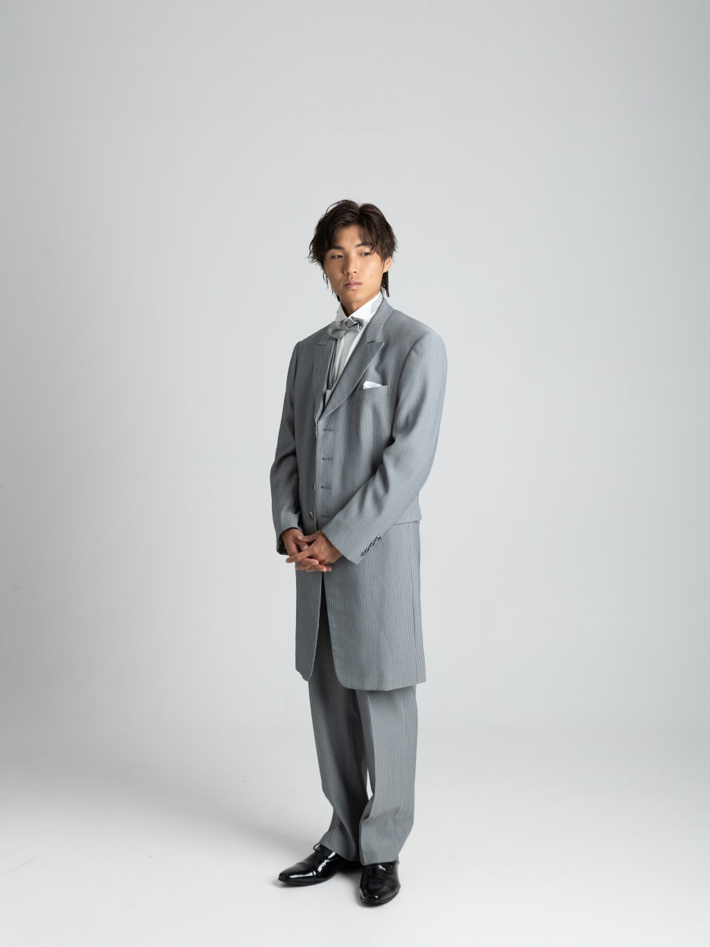 グレー細ストライプロング | デコルテフォトグラフィー | 前撮り・フォトウェディング