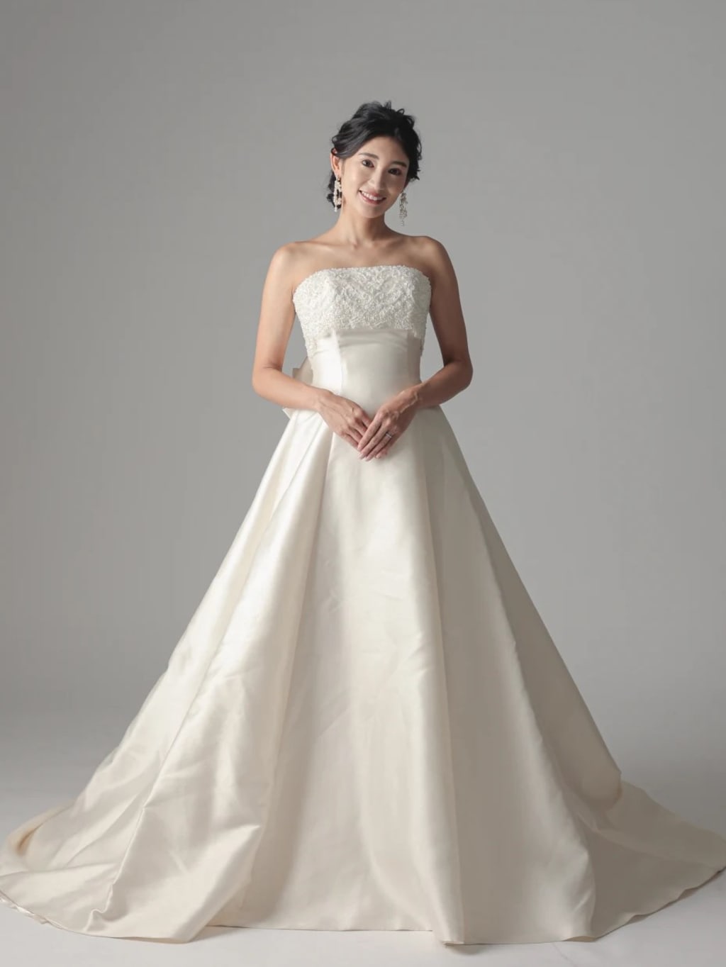 胸元ホワイトビージング | デコルテフォトグラフィー | 前撮り・フォトウェディング