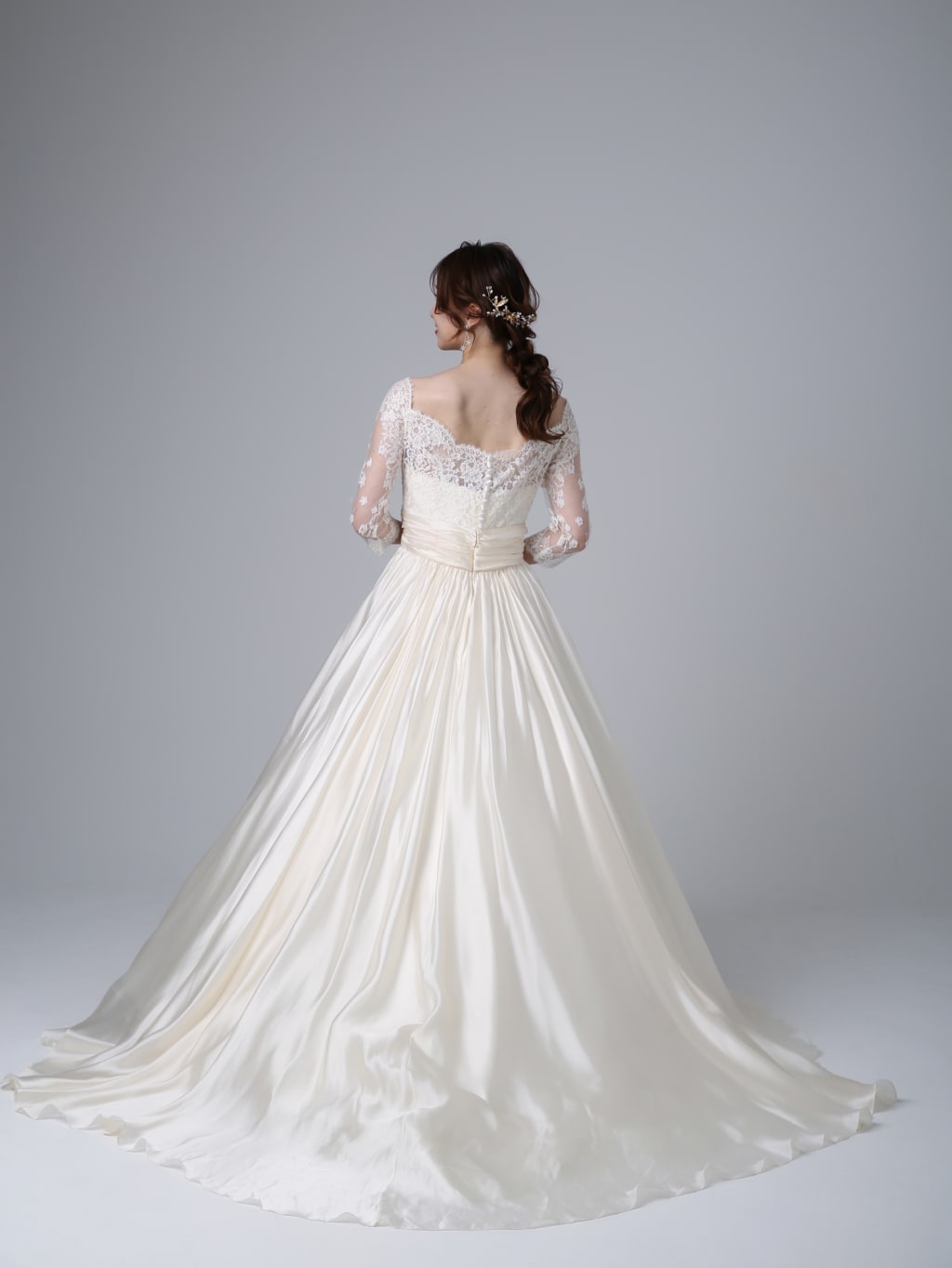 スカラップオフショルサテン | デコルテフォトグラフィー | 前撮り・フォトウェディング