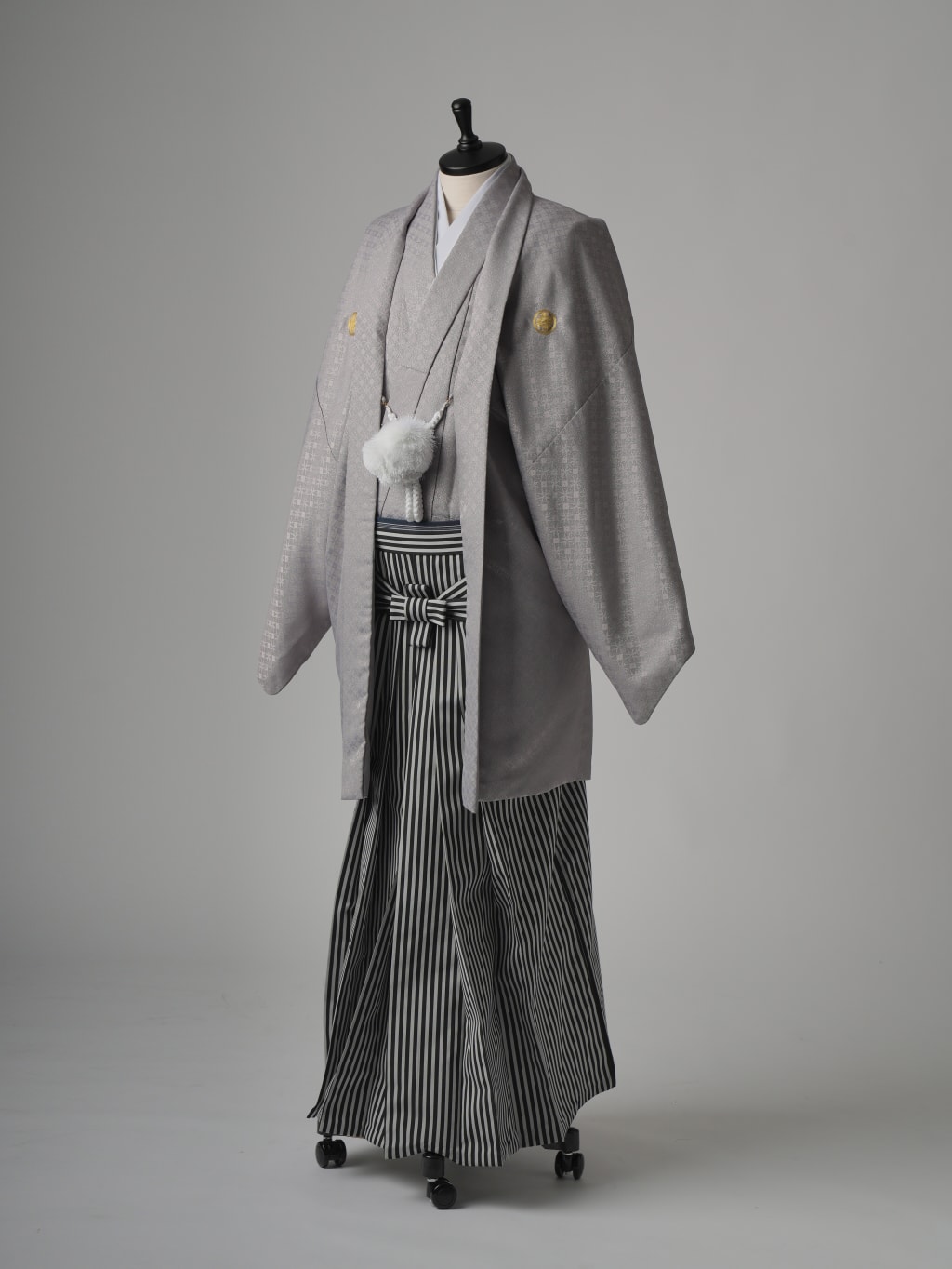 ライトグレー紋服×仙台平袴 | デコルテフォトグラフィー | 前撮り・フォトウェディング