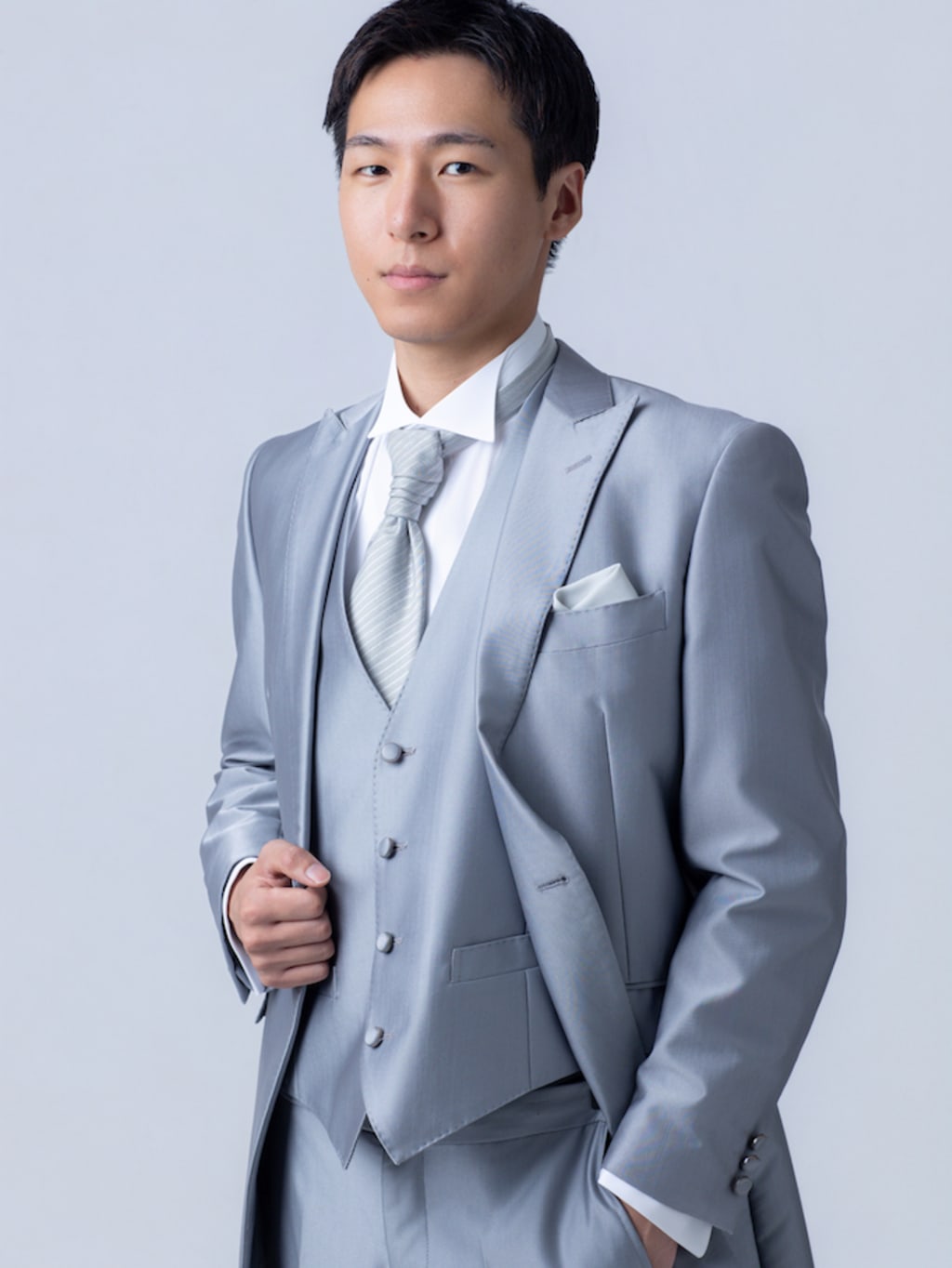 ライトグレーシルバータイ