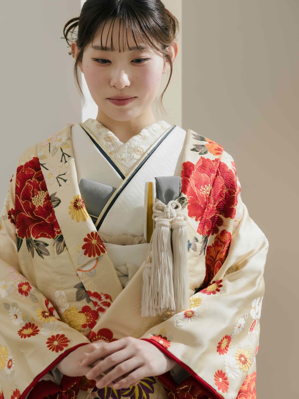 かすみに牡丹クリームIU01182 | デコルテフォトグラフィー | 前撮り・フォトウェディング