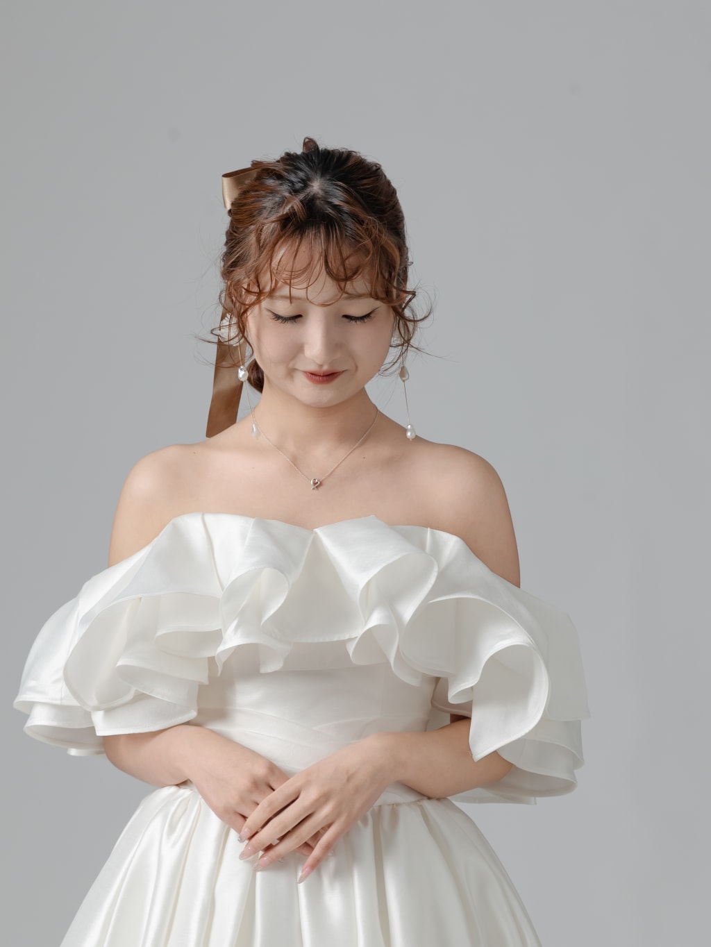 胸元フリルサテン | デコルテフォトグラフィー | 前撮り・フォトウェディング