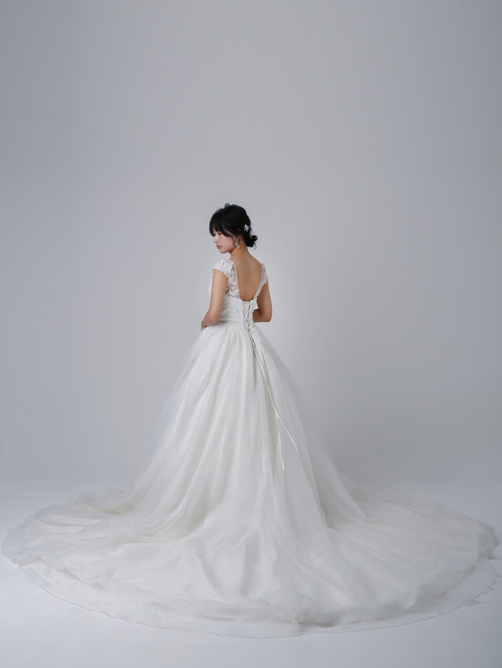 フレンチスリーブトップスビーズ花 | デコルテフォトグラフィー | 前撮り・フォトウェディング