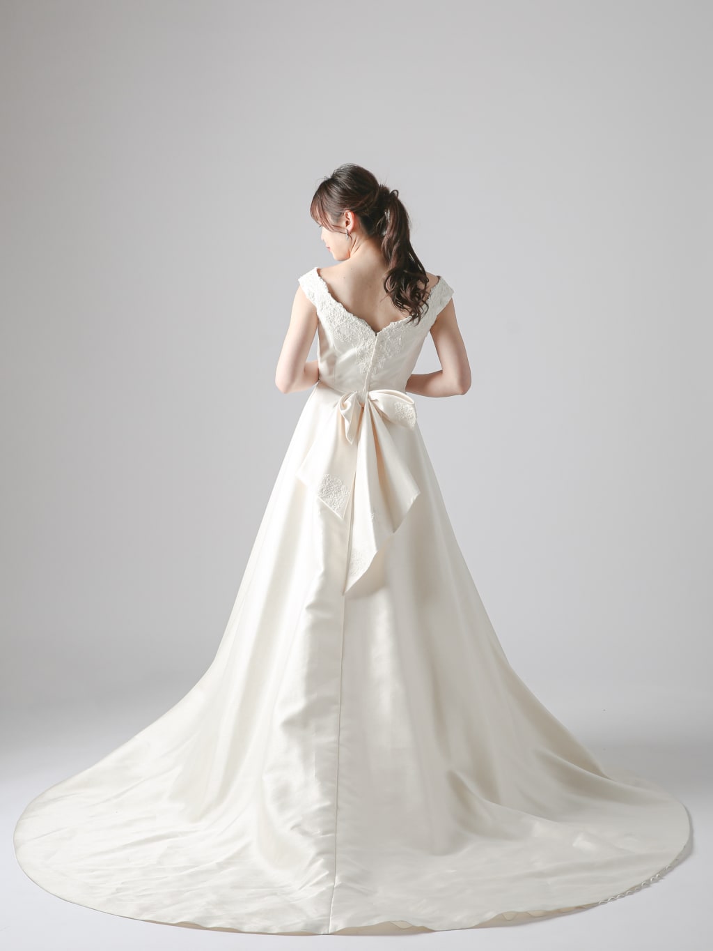 クラシカルオフショルレース | デコルテフォトグラフィー | 前撮り・フォトウェディング