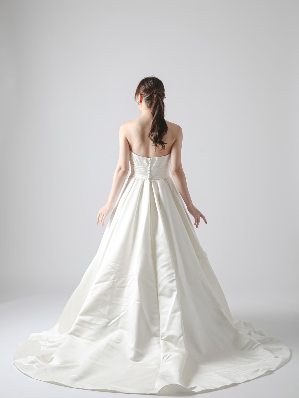 サテンウエストビジューバックリボンモチーフ | デコルテフォトグラフィー | 前撮り・フォトウェディング