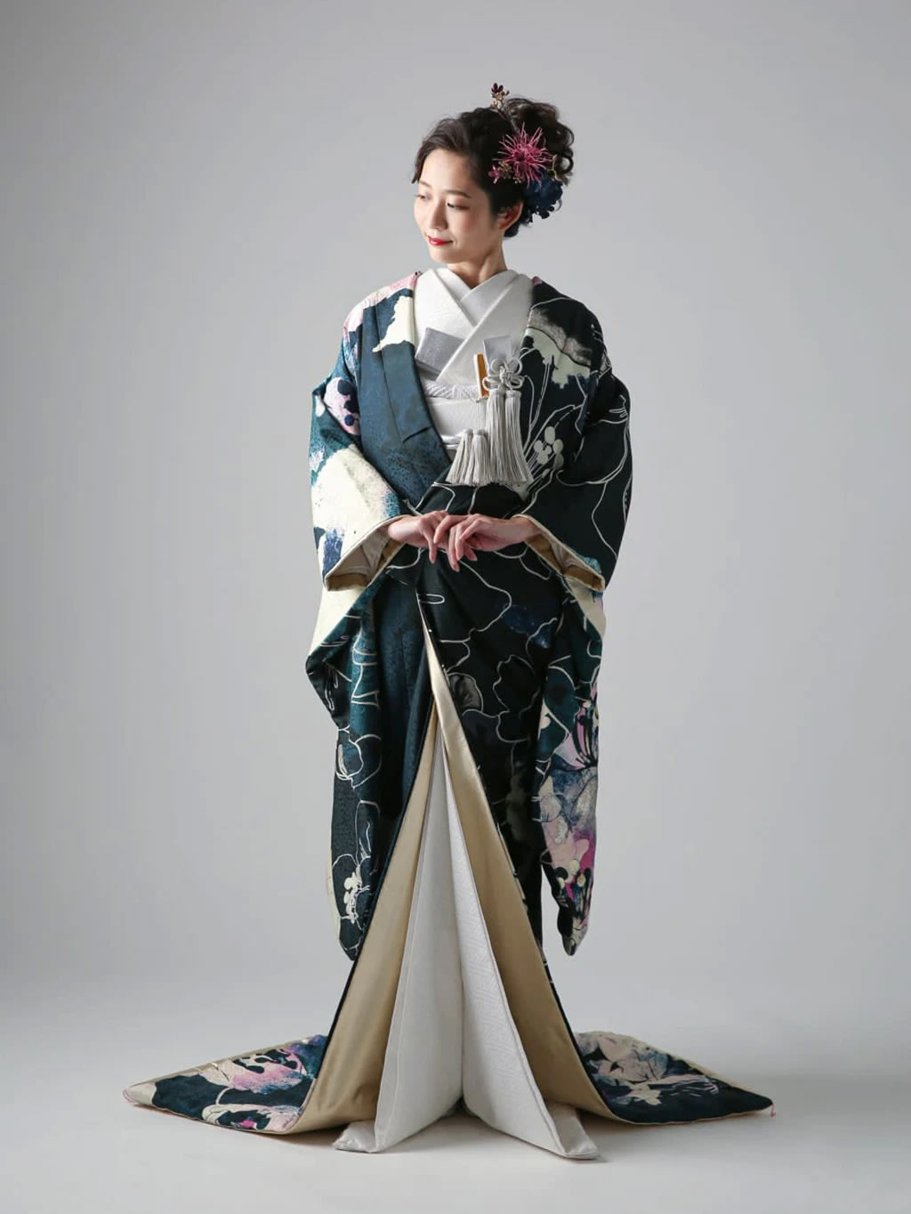 紺地赤花図