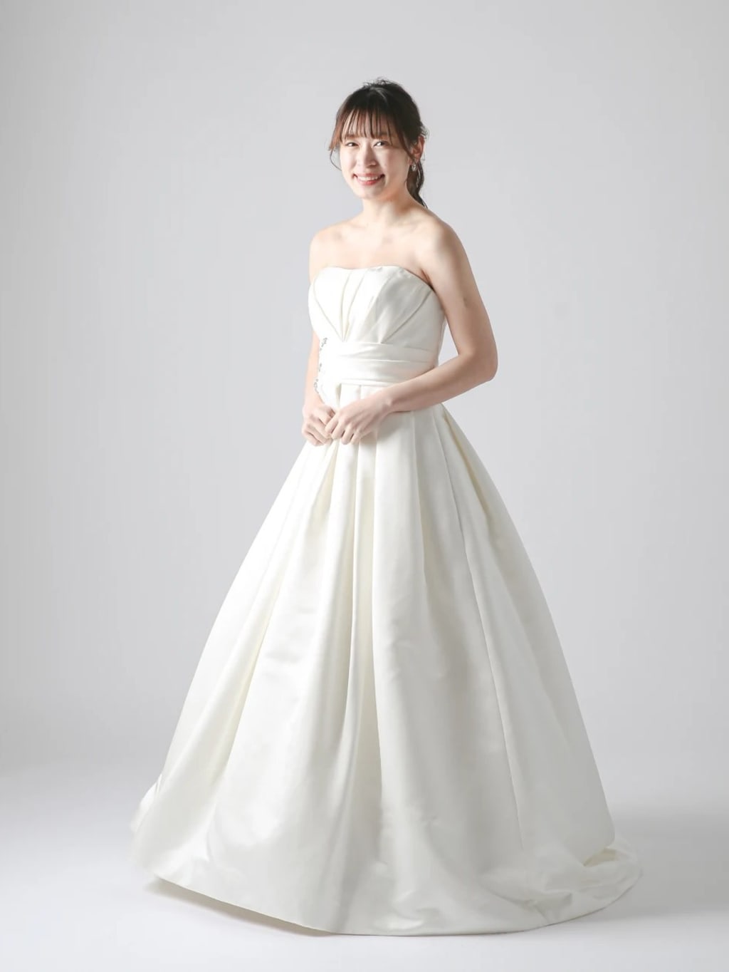 サテンウエストビジューバックリボンモチーフ