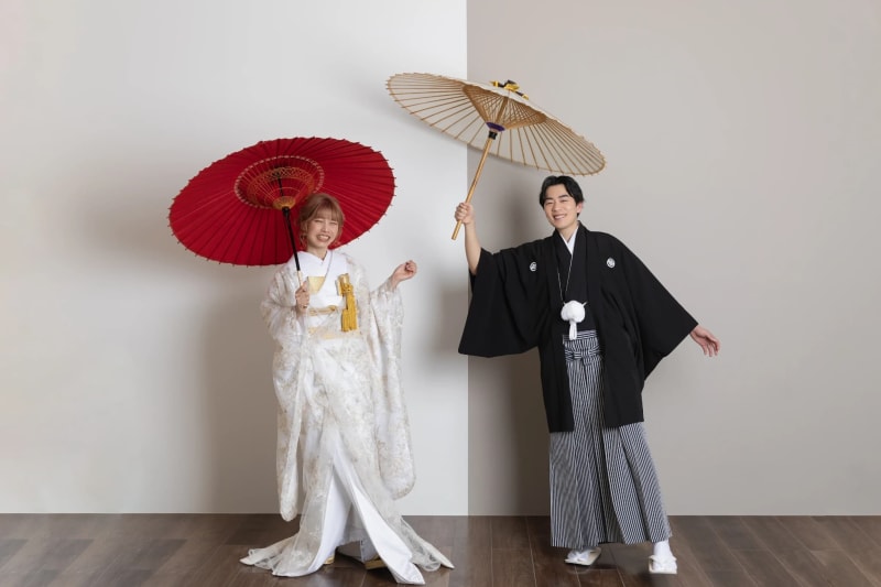 白無垢と色打掛はどちらがいい？違いや選び方のポイントを解説