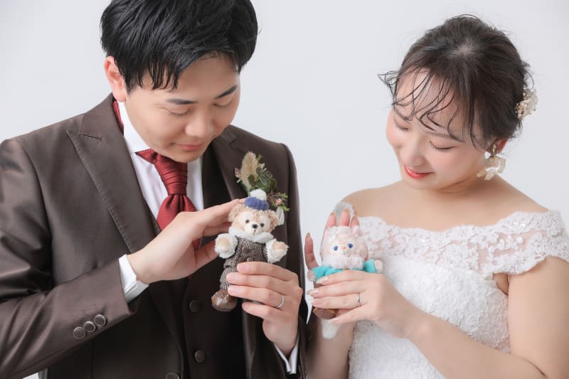 ウェディング小物 前撮り お二人の共通の趣味が素敵な撮影小物に♪ | 大阪の前撮り