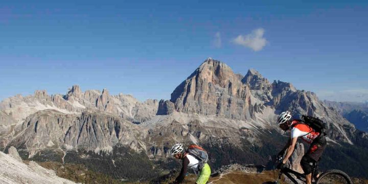 In MTB sulle Dolomiti nei luoghi di caccia dell'Uomo di Mondeval