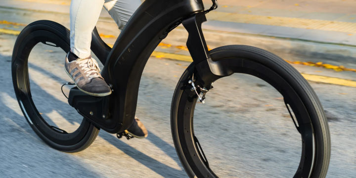 La bici con le ruote senza raggi: aveva davvero senso?