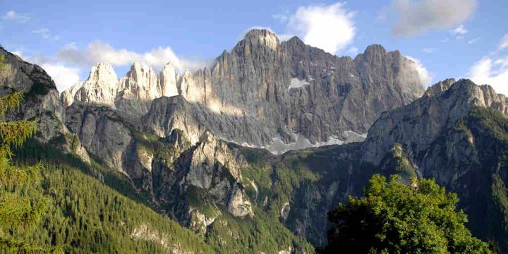 Un “viaggio nel tempo” in mountain bike fra i borghi della Val Fiorentina