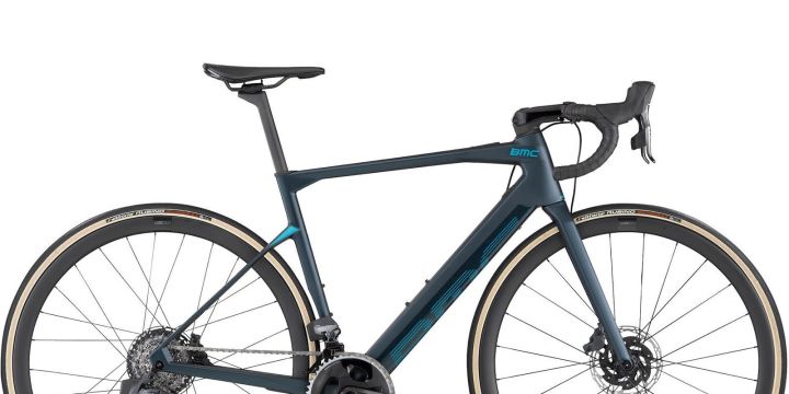 BMC colma il vuoto e lancia la sua e-bike da corsa ad alte prestazioni 