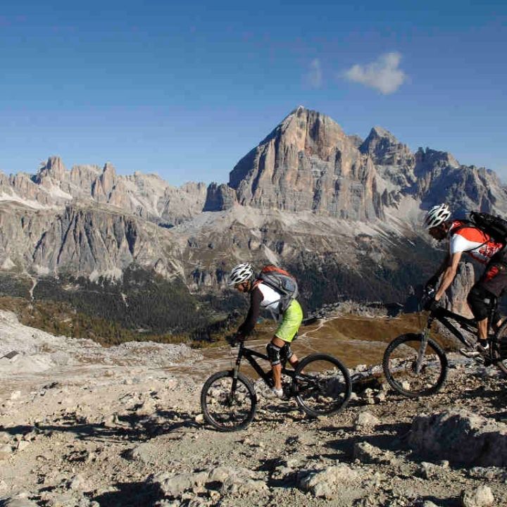 In MTB sulle Dolomiti nei luoghi di caccia dell'Uomo di Mondeval