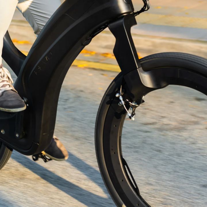 La bici con le ruote senza raggi: aveva davvero senso?