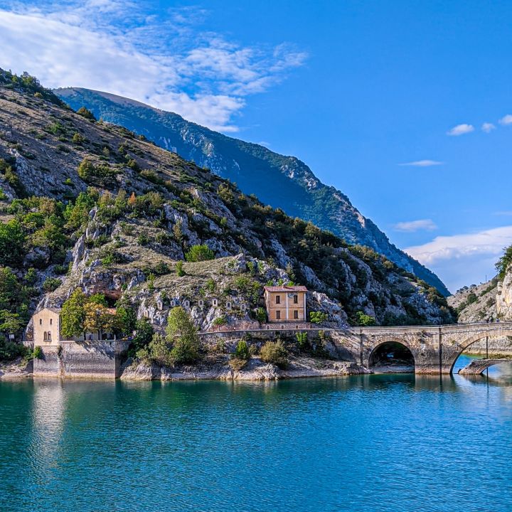 Nel segno di Ovidio e della natura: l'Abruzzo lancia le Ciclovie dell'acqua