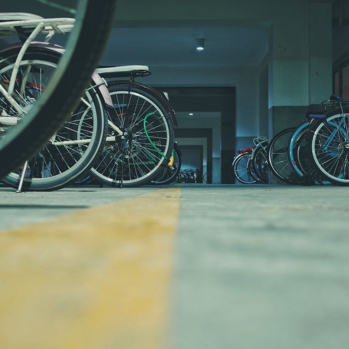 Genova ha il suo cicloparcheggio al coperto: “Oggi 24 bici, domani 200”