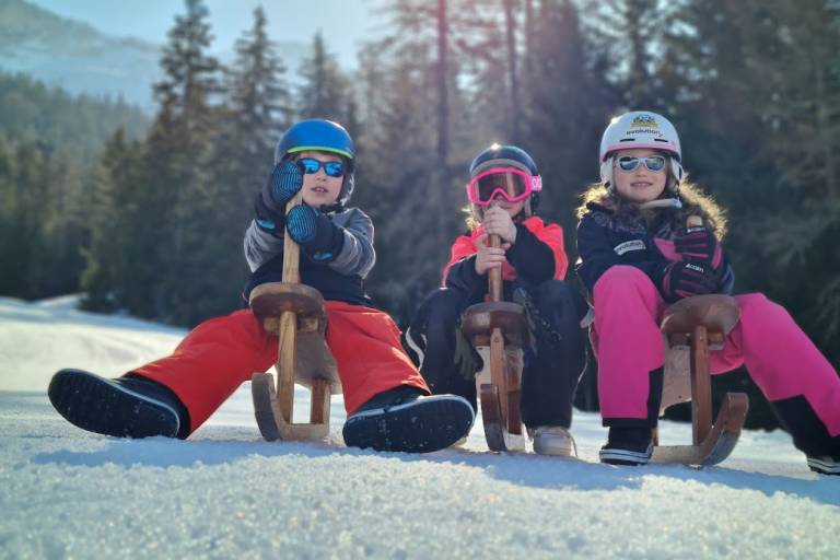Evolution 2 - Ski & Lunch club image1