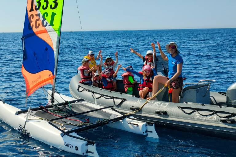 Stages Les Moussaillons : Découverte du milieu marin, voile et multi-activités image1