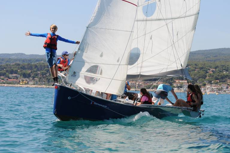 Stages Les Moussaillons : Découverte du milieu marin, voile et multi-activités image2
