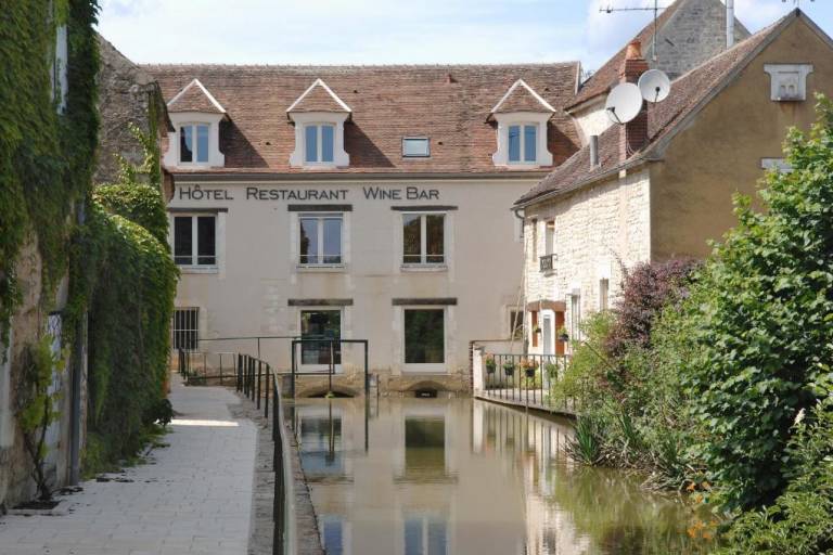 Hôtel du Vieux Moulin image1