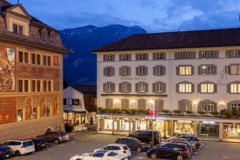 Hotel Wysses Rössli – Schwyz image1