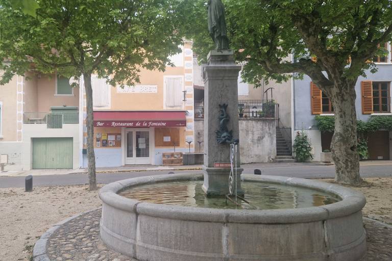 Bistro de la fontaine image2