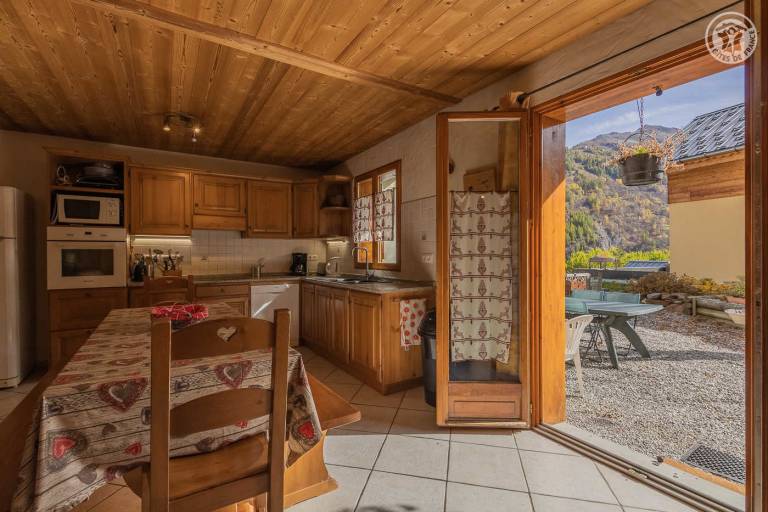 CHALET LES AIGUILLES image2