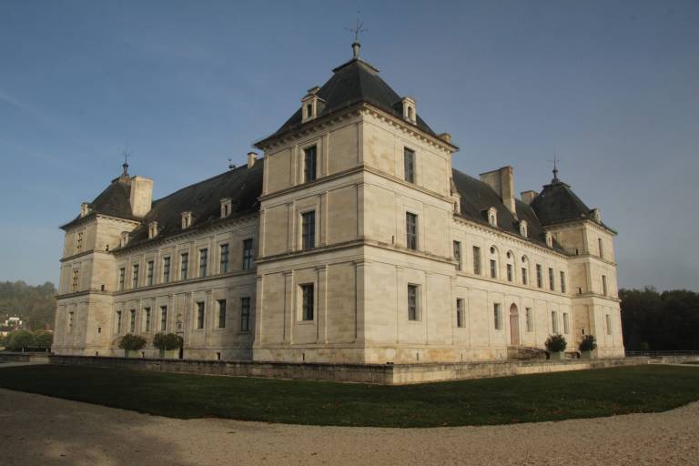 Ancy-le-Franc et son château image1