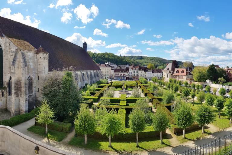 Hôtel-Dieu de Tonnerre image1