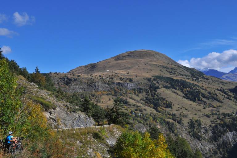 La montée de l'Alpe d'Huez, la discrète en vélo électrique image2