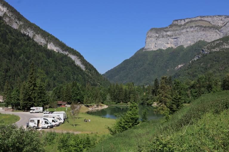 Aire de stationnement camping-car au Lac de Thuy image1
