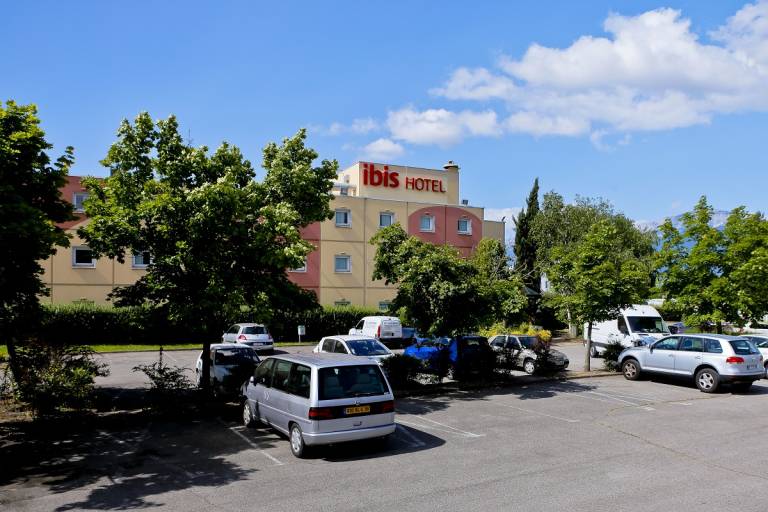 Ibis Grenoble Université image1