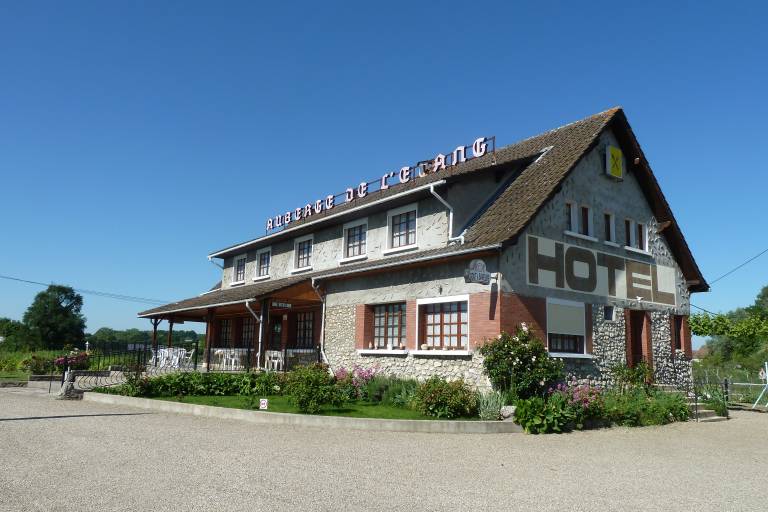 Pond Inn image2
