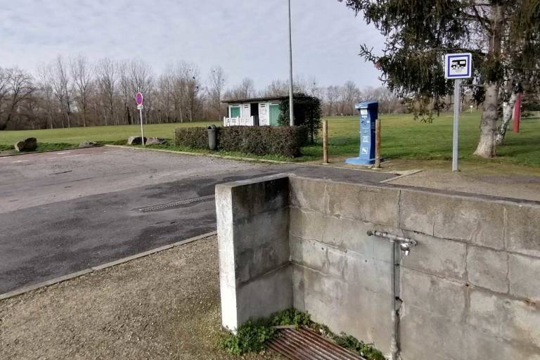 Aire d'accueil et de services - Les Isles image1