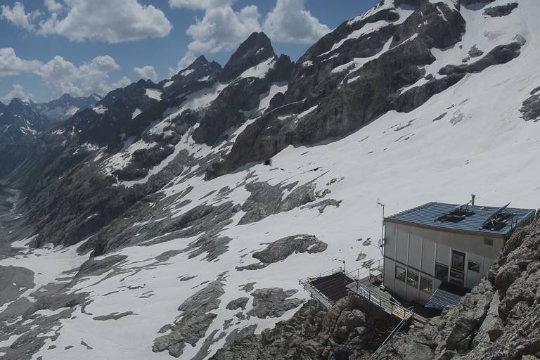 Refuge du Promontoire image1