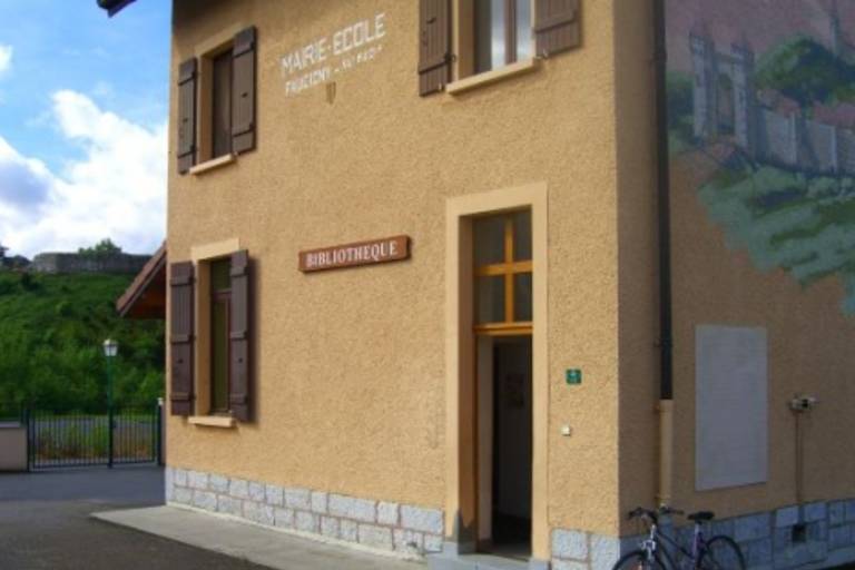Bibliothèque "Des Livres et Vous" à Faucigny image1