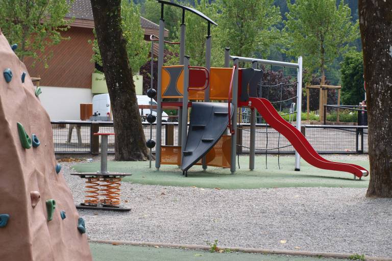 Aire de jeux pour enfants - Thônes image1