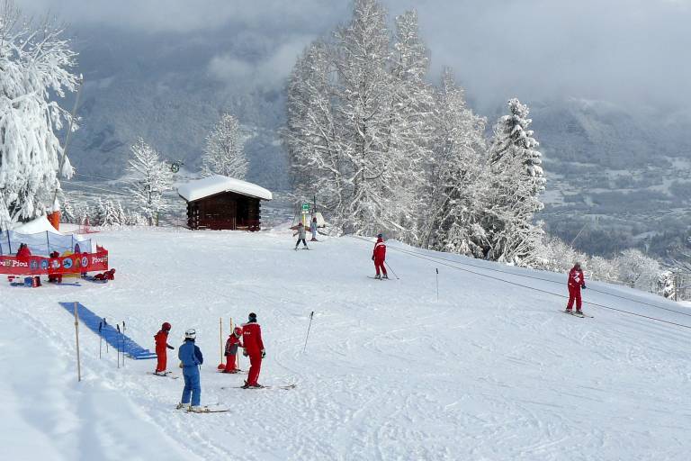 Downhill skiing Children's group lessons image1