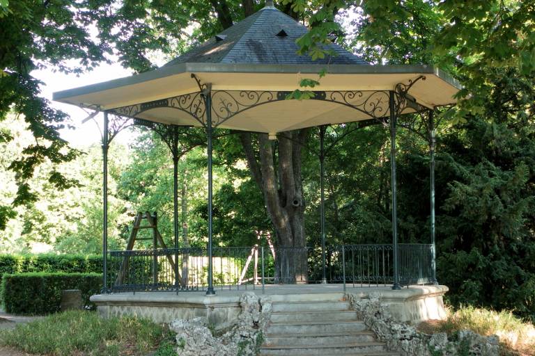 Municipal public garden Delarue image1