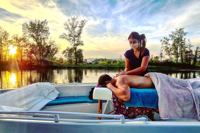 Well-being massage on electric boat image1