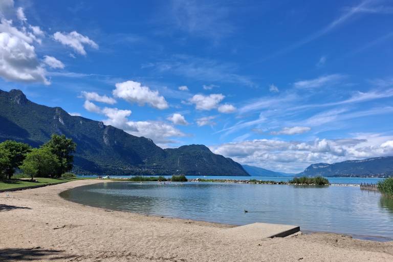 Les Mottets Beach image1