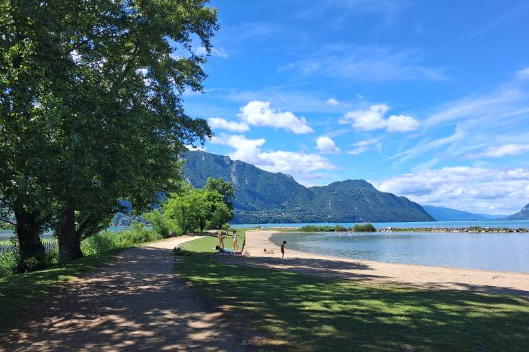 Les Mottets Beach image2
