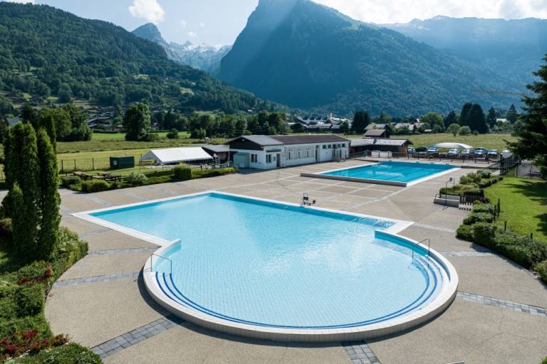 Samoëns swimming pool image1