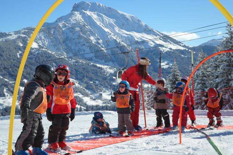 Downhill ski lessons 6-12 years image2