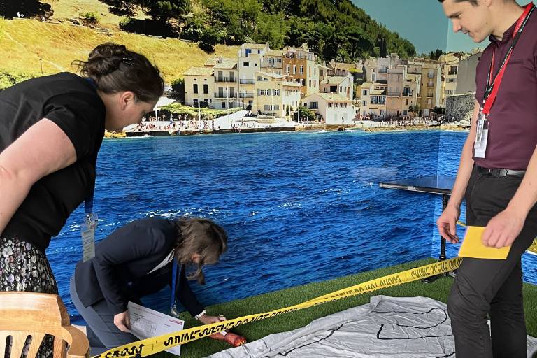 Murder Party, giant cluédo image2