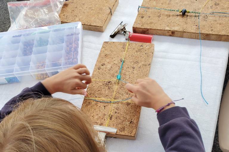 Atelier Micro-Macramé avec Clem, créez votre bracelet ou votre porte-clé - Mardi 21 avril (matin) image1