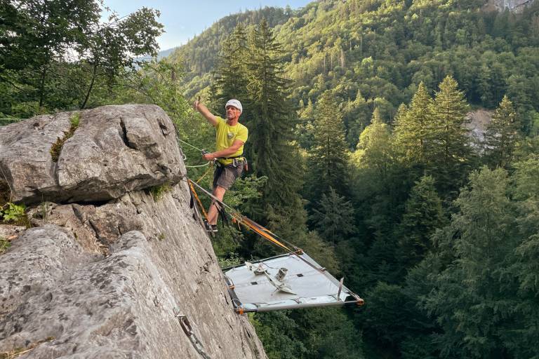 Hanging bivouac with guide - Sleeping on a cliff on a portaledge image2