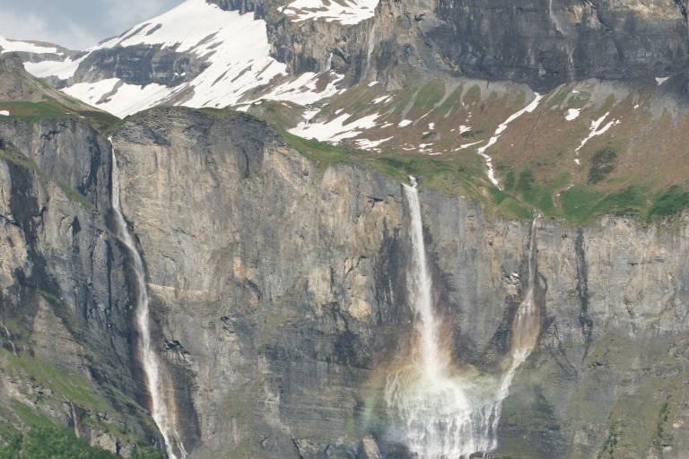 The 30 waterfalls of the Cirque du Fer à Cheval image2